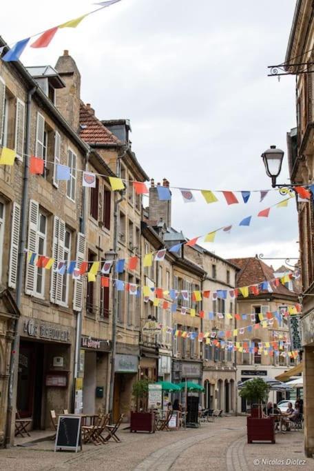 Appartement Au Centre-Ville Avec Cour Langres Exteriör bild