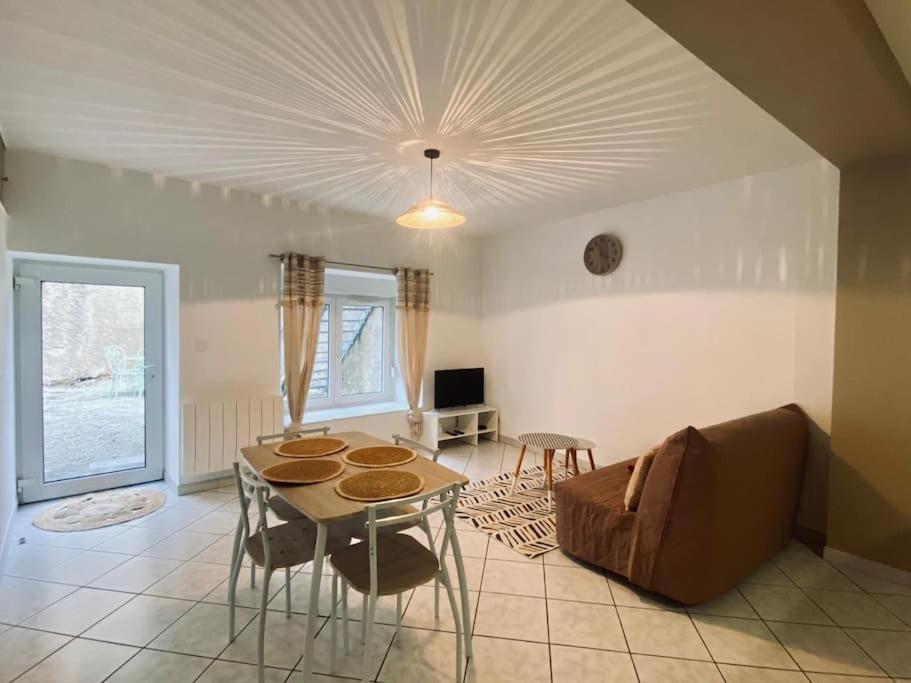 Appartement Au Centre-Ville Avec Cour Langres Exteriör bild