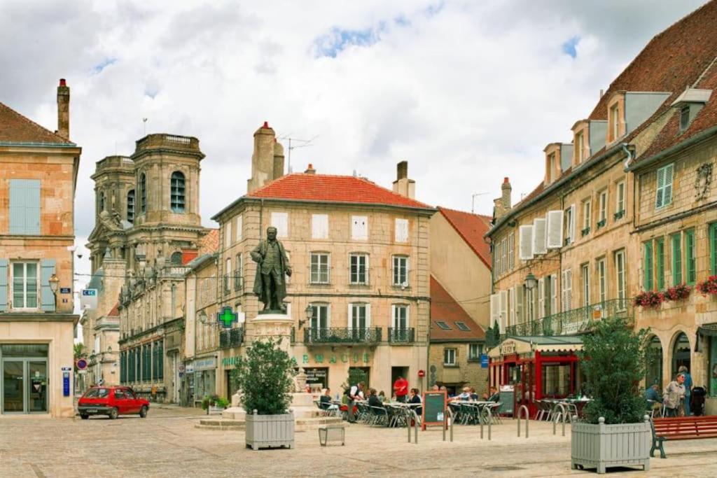 Appartement Au Centre-Ville Avec Cour Langres Exteriör bild
