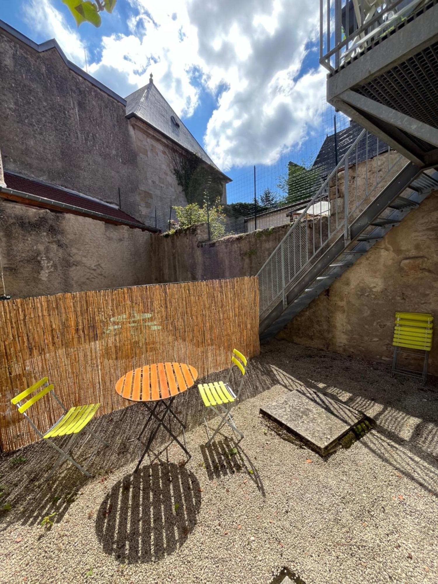 Appartement Au Centre-Ville Avec Cour Langres Exteriör bild
